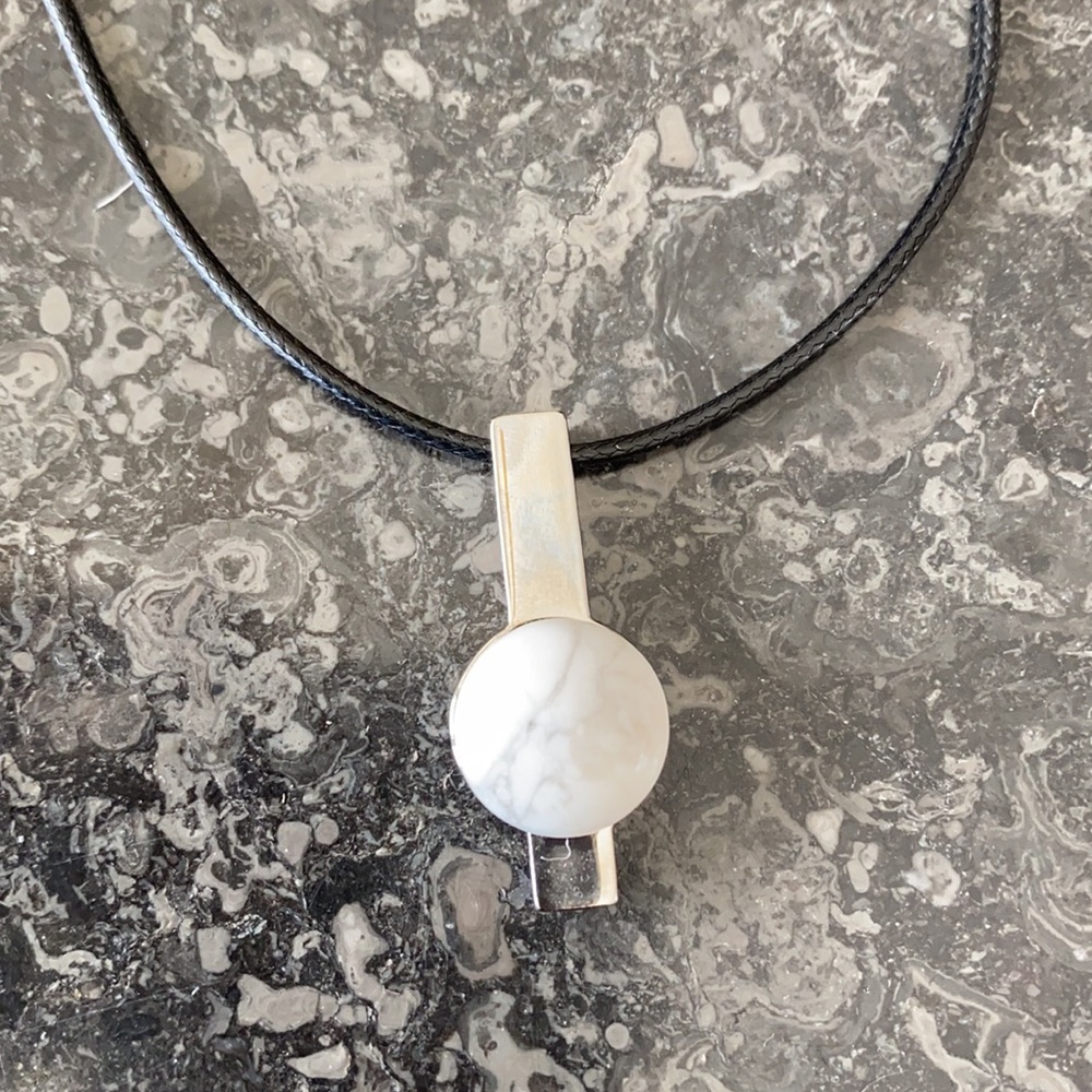 Magnetic necklace